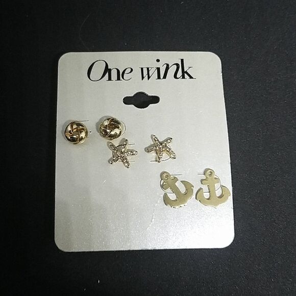 NWT One Wink 3 Pairs of Gold Earrings - Picture 1 of 2